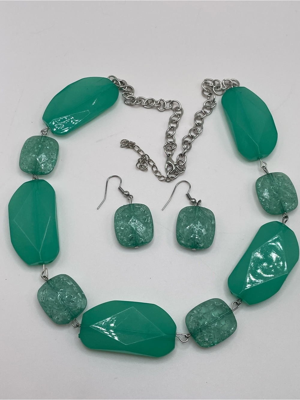 Green Beaded Statement Necklace and Earring Set - Picture 4 of 6